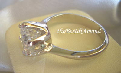 BR944RD+++แหวนชู ขนาด 2.5 กะรัต+++เรียบ หรูหรา สวยมากๆๆๆ เพชรแวววาว เหมือนจริงมากๆเล่นไฟสุดๆ วงนี้ต้องมีไว้ค่ะ แบบยอดนิยม ไม่ตกtrend ค่ะ