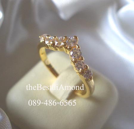 BR953+++แหวนแถว ทรงปีกนกหรือ มงกุฎ+++ สวย เก๋ มากๆๆ ดีไซน์ปีกนก หยักนิดๆ เพชรสวยสุดๆๆ วิ๊งๆ เล่นไฟมากๆๆ ฝังแบบหนามเตย ใส่สวยทุกนิ้วเลยค่ะ