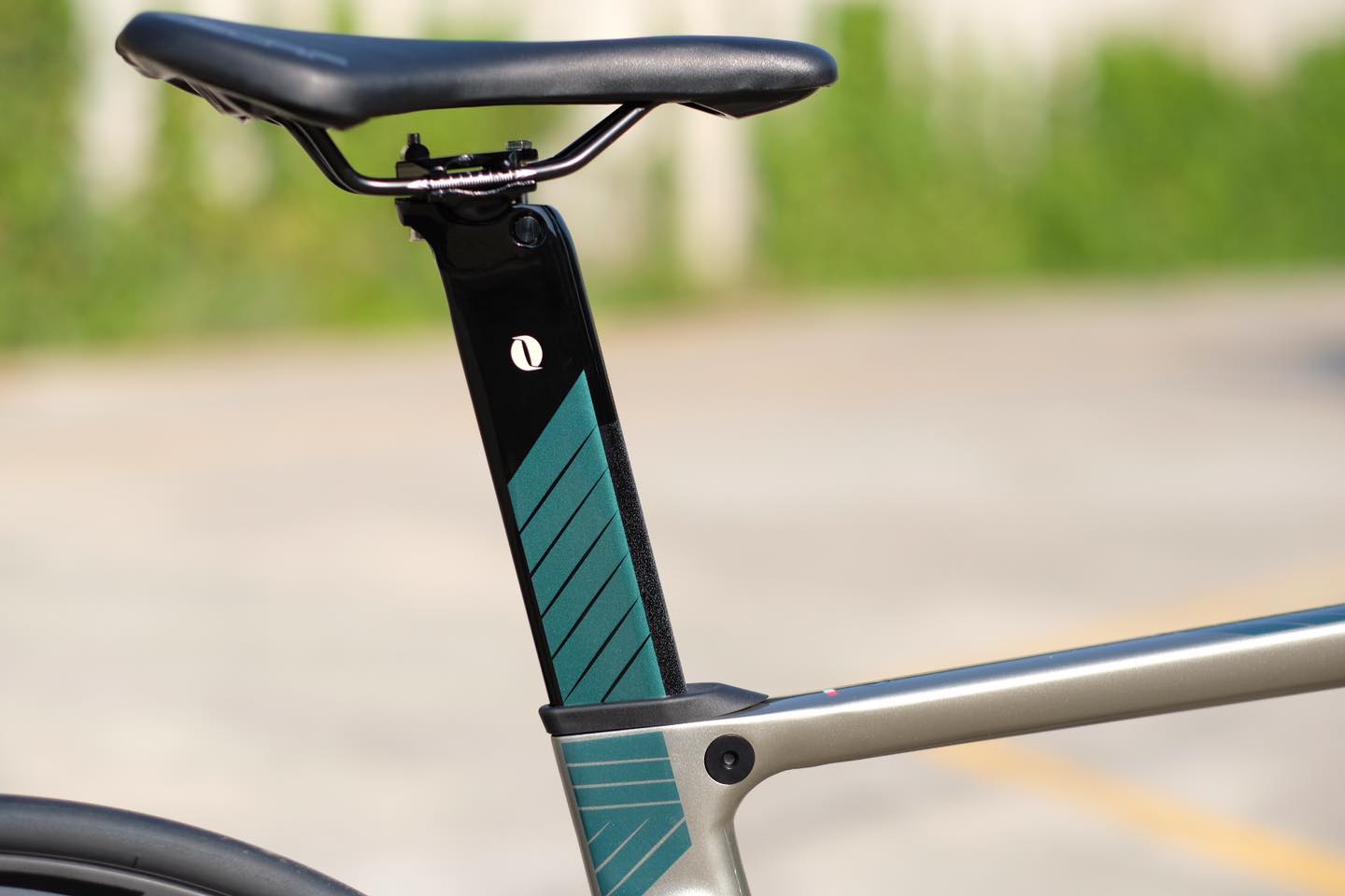 จักรยานเสือหมอบ JAVA SILURO 6 DISC ล้อ/แฮนด์/ตะเกียบ คาร์บอน ชุดขับ Shimano 22 Speed 105 mix Deca (2x11) ได้รับการรองรับมาตรฐาน 𝗨𝗖𝗜