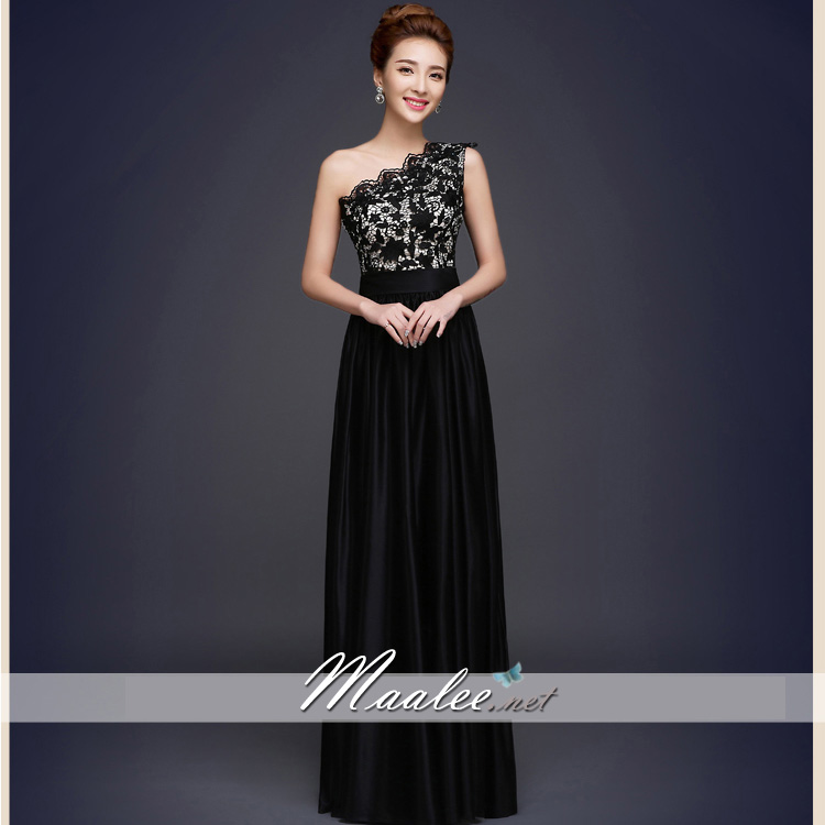 พร้อมเช่า ชุดราตรียาว ไหล่เดียว อกแต่งลูกไม้ ประดับคริสตัลหรู กระโปรงเนื้อนิ่มผ้ามัน สีดำ