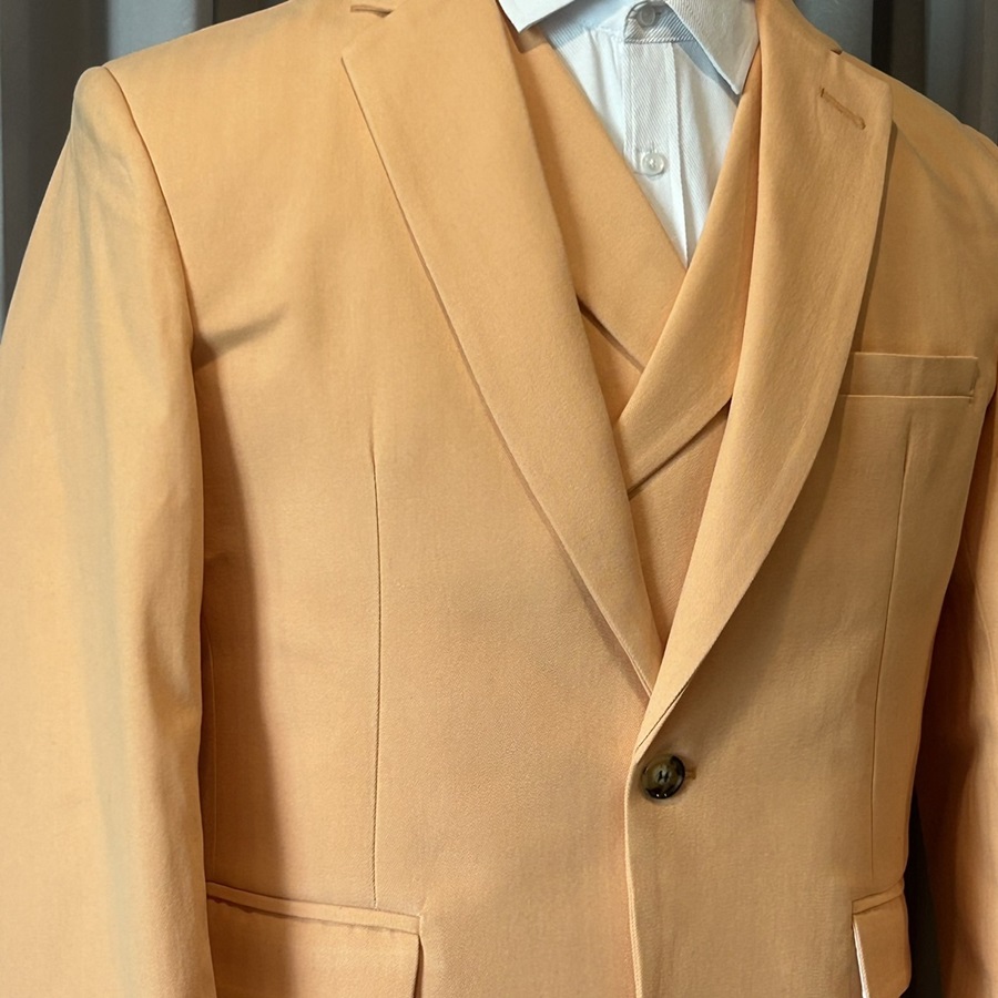 พร้อมเช่า ชุดสูทชาย สีส้มพาสเทล 1 กระดุม (พร้อมเสื้อกั๊ก) ผ้า Cotton twill 100% ทอลายในตัว