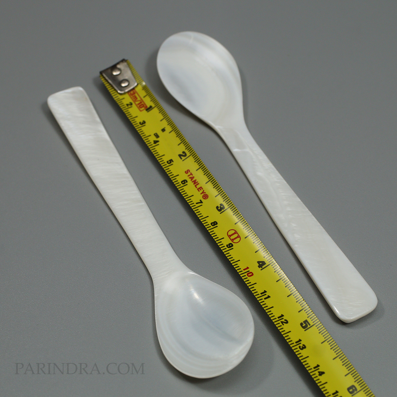 ช้อนเปลือกหอยแท้ ทำจากเปลือกหอยกาบ ขนาด 5 นิ้ว ใช้ตักเครื่องสำอาง หรือ อาหารอื่นๆ