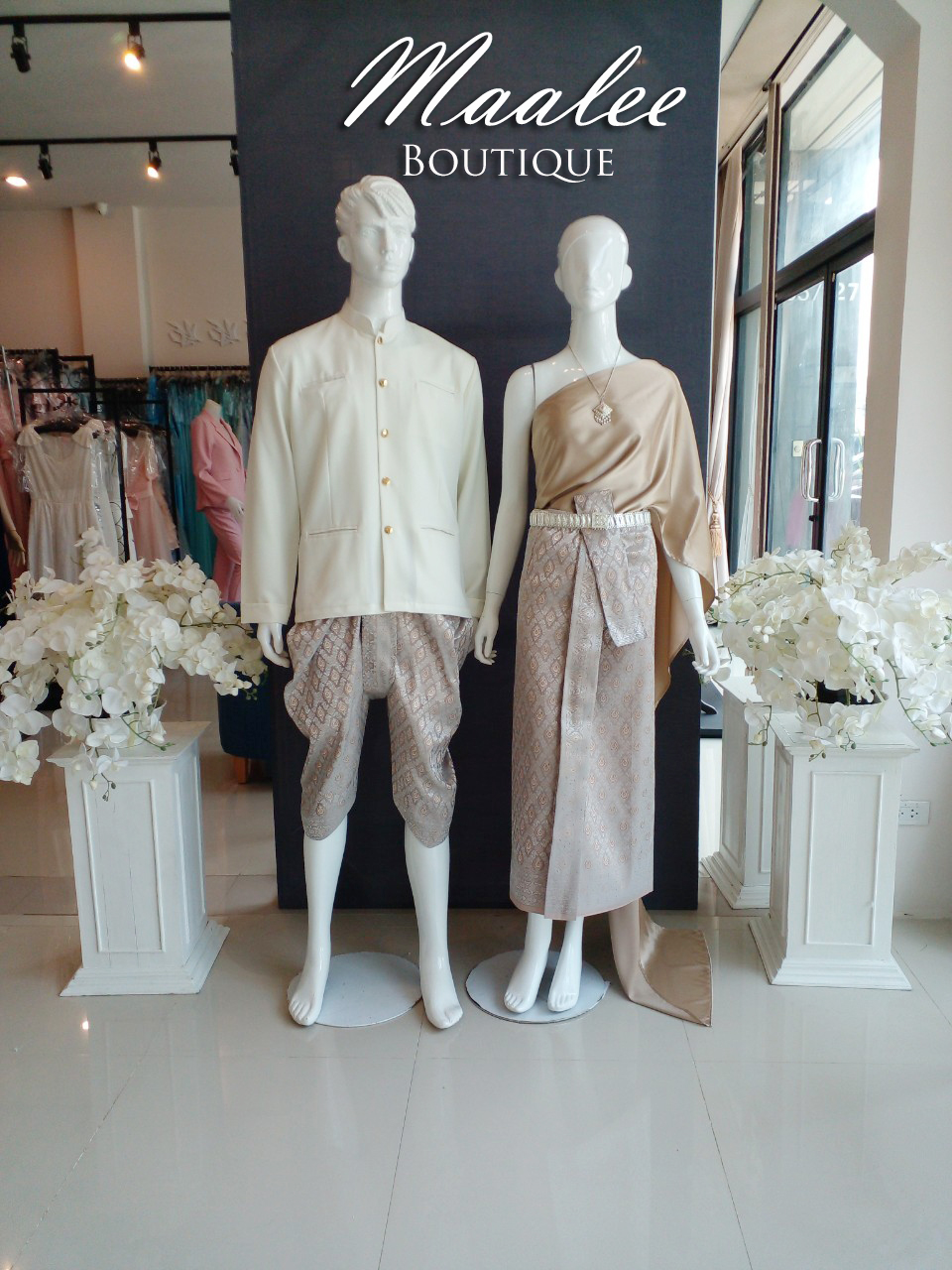 เช่า ชุดไทย ชุดเพื่อนเจ้าสาว ชุดไทยผ้าถุงสีเทาชาเงิน สไบสีน้ำตาลทอง