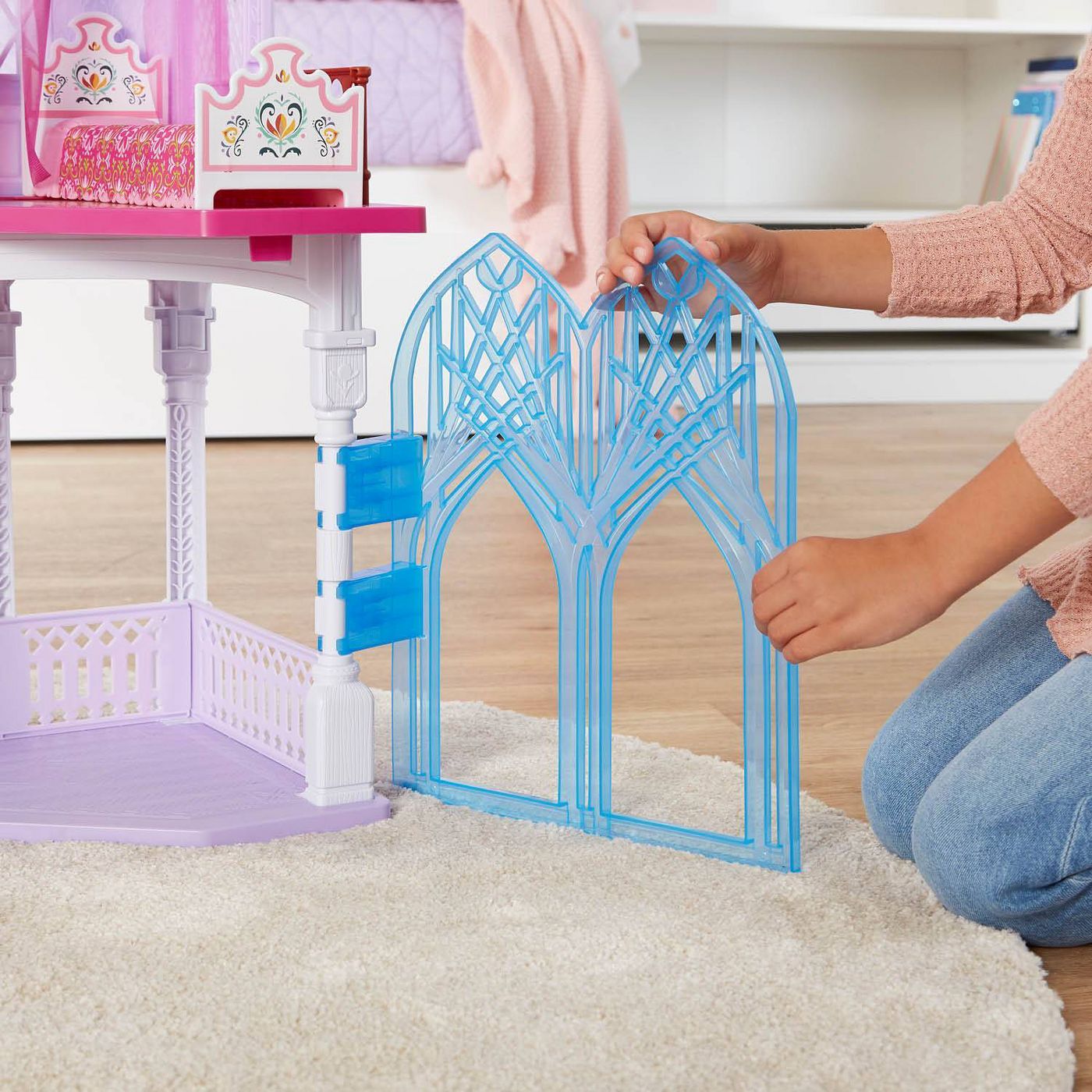 ปราสาทตุ๊กตา อเรนเดล มีไฟและระเบียงเคลื่อนที่ได้ จาก โฟรเซ่น 2 Disney Frozen 2 Ultimate Arendelle Castle Playset with Lights and Moving Balcony