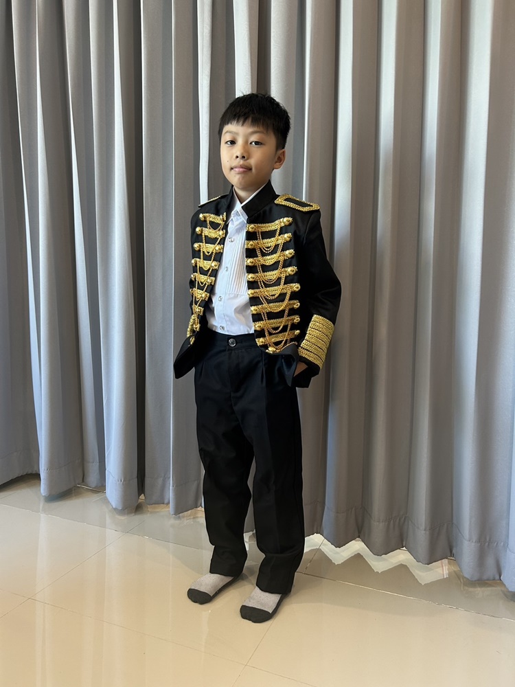 พร้อมเช่า ชุดสูทเด็กชาย สีดำพู่ประดับทอง เครื่องแบบทหารสไตล์ยุโรป (ไซส์ 140,150)
