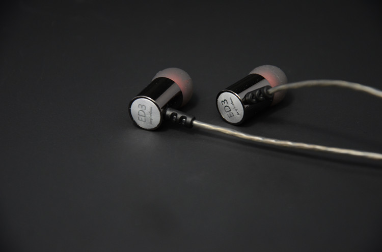 ขาย หูฟัง Knowledge Zenith ED3 หูฟัง อินเอียร์ In-ear ระดับ high end professional เบสยืดหยุ่น เสียงดี สายถักพิเศษ 32 core L-OFC มาพร้อมกับเทคโนโลยี Super noise Reduction
