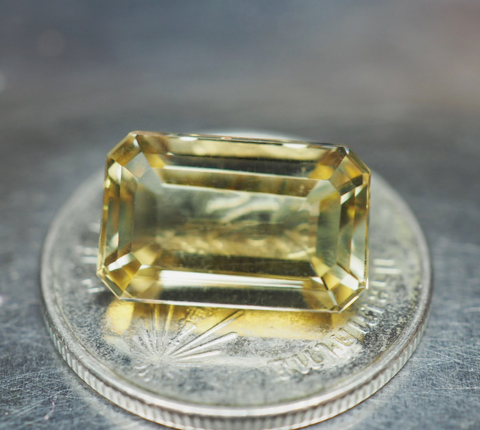 พลอยซิทรินสีเหลือง 5.20 กะรัตทรงสี่เหลี่ยม