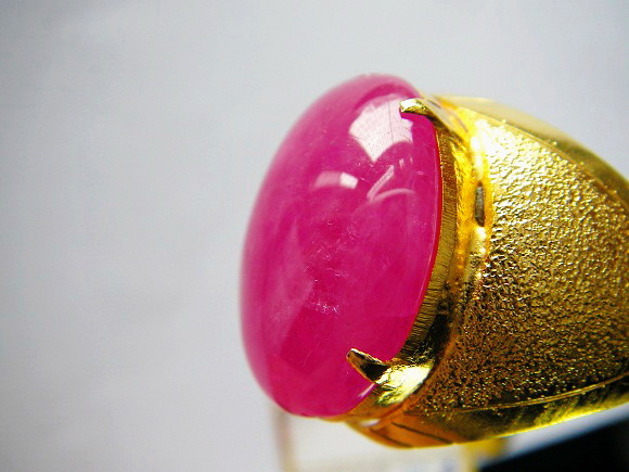 ทับทิมพม่า 產自緬甸的天然紅寶石 Natural rubies from Myanmar น้ำหนัก 22.108 ct.