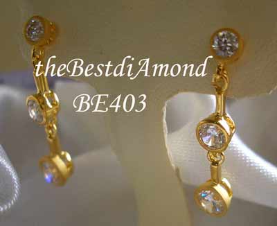BE403+++ต่างหูตุ้งติ้ง เพชร 3 เม็ด+++ เรียบ หรู ดูดี ไม่เชย ใส่ได้ตลอดไม่มี out เลยค่ะ ใส่ทำงาน ใส่เที่ยว ออกงานได้ทุกโอกาสเลยค่ะ