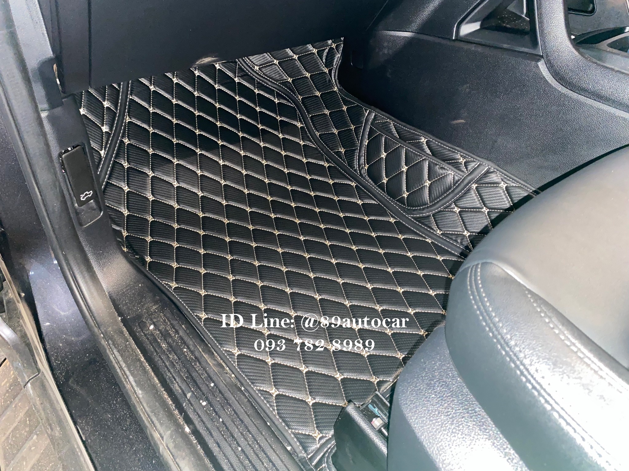 พรมปูพื้นรถยนต์ Ford Everest Next Gen 2022-2023 พรม6D สีดำด้ายทอง ลายเคฟล่า เต็มคัน