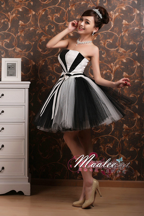 พร้อมส่ง ชุดแฟนซี ชุดราตรีสั้น กระโปรงสุ่ม ลายทางริ้ว เก๋มาก สีดำขาว