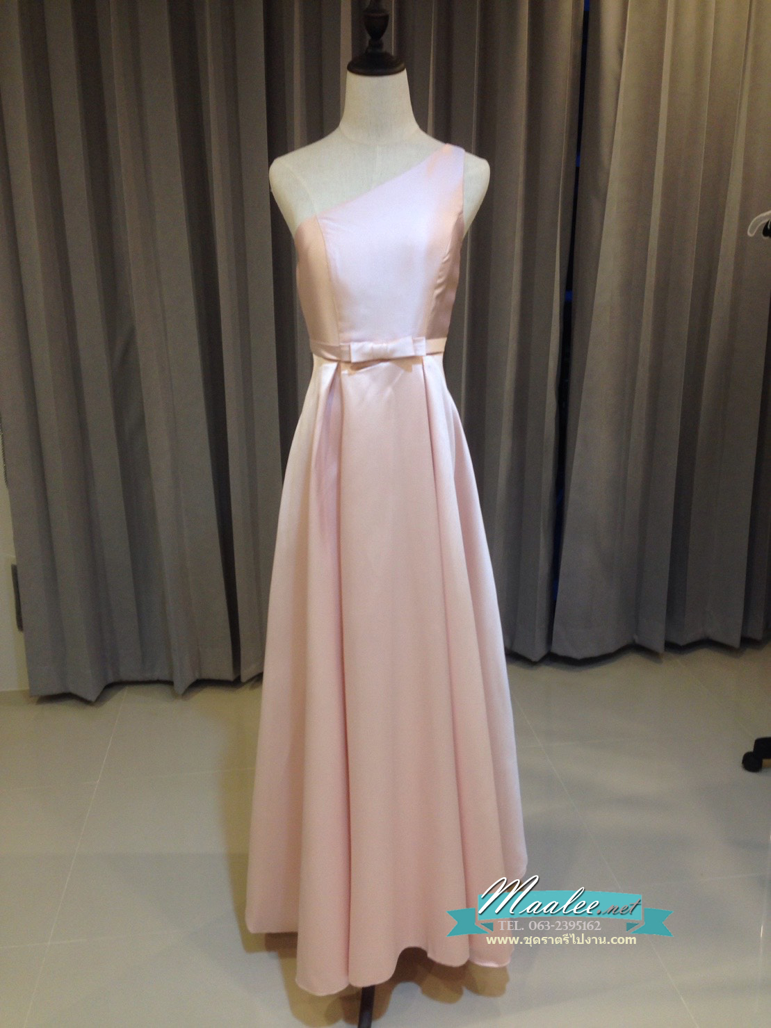 พร้อมเช่า ชุดราตรียาว ชุดเพื่อนเจ้าสาว สีชมพู Pastel แบบ F ไหล่เดียว ผ้าซาติน มีโบว์ช่วงเอว (เชือกผูกด้านหลัง)