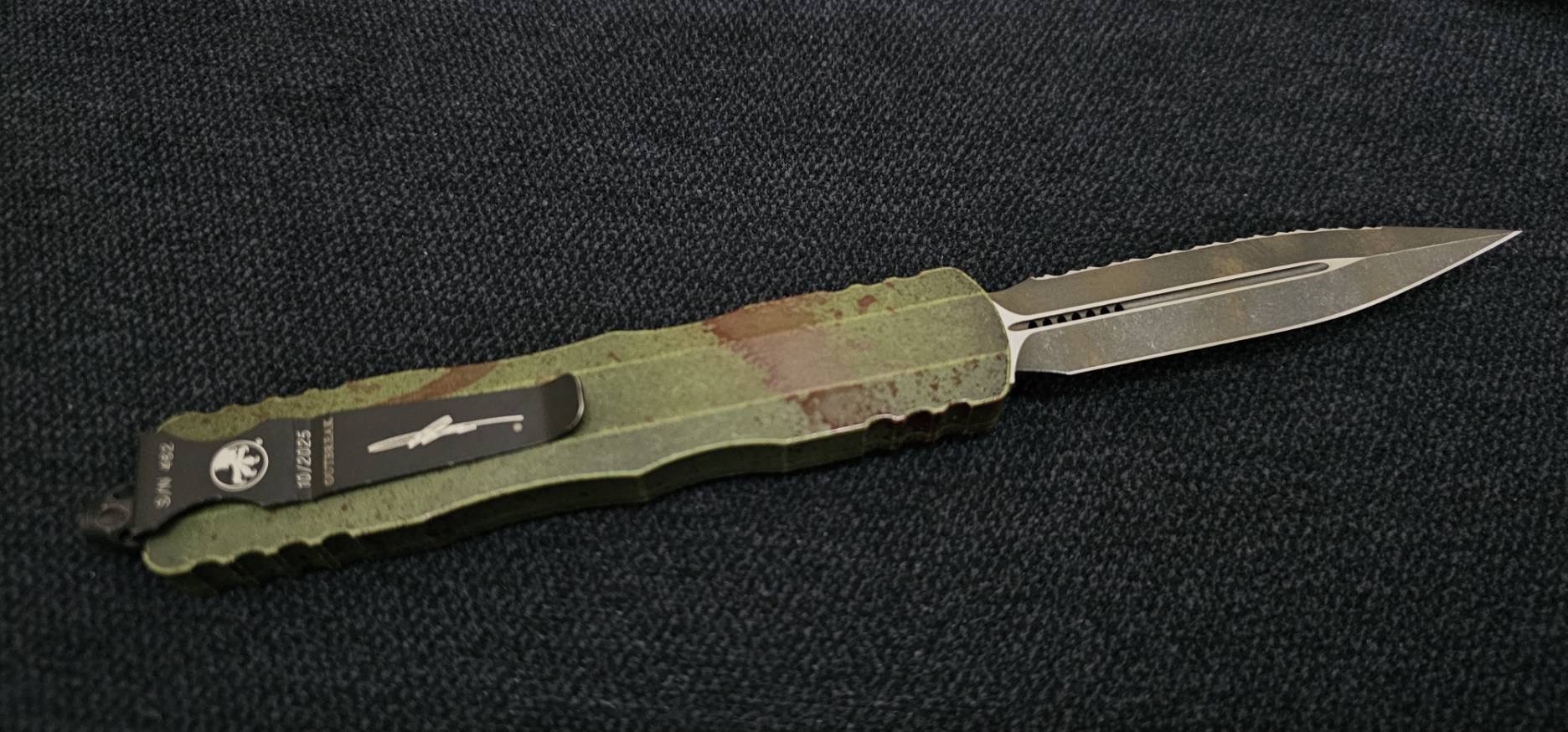 Microtech Dirac Delta D/E Full Serrated Outbreak Deep Engraved Signature Series