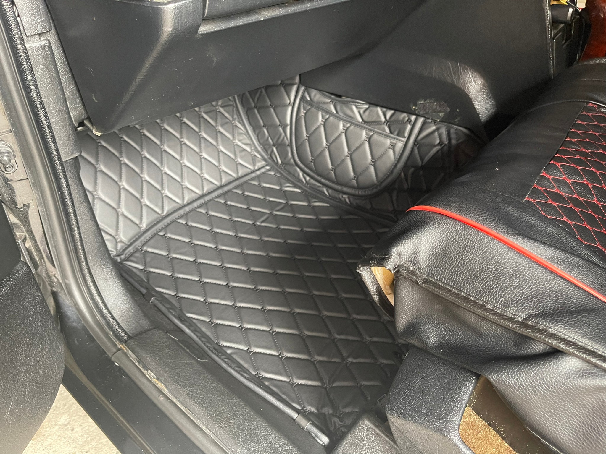 พรม6D Volvo 740 สีดำด้ายดำ