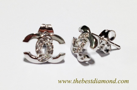 BE316RD+++ต่างหูชาแนล+++แบบสุดฮิต งานสวย หรู ดูดี design เพชรอยู่ตรงกลางตัว C เก๋ เท่ห์