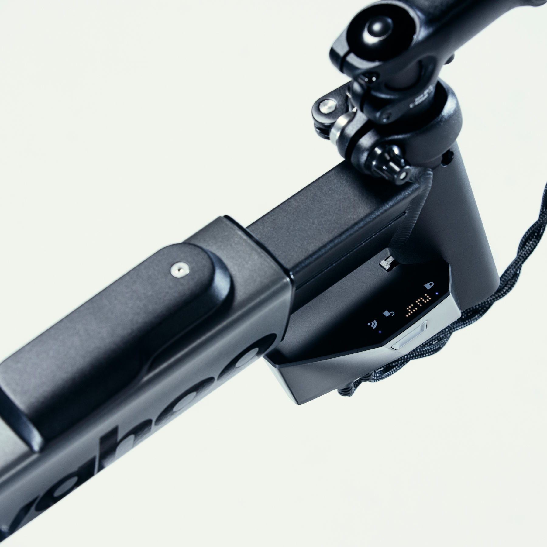 WAHOO KICKR BIKE V2 Wi-Fi | จักรยานเทรนเนอร์อัจฉริยะ จำลองความชันจริง 20% รองรับ Zwift, Rouvy พร้อมฟิตติ้งแม่นยำ