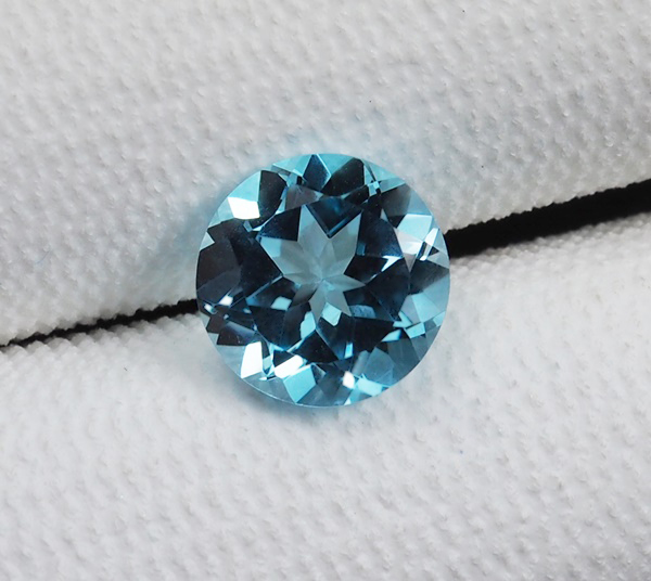 โทปาสสีฟ้าอ่อน (Topaz) 3.35 กะรัต
