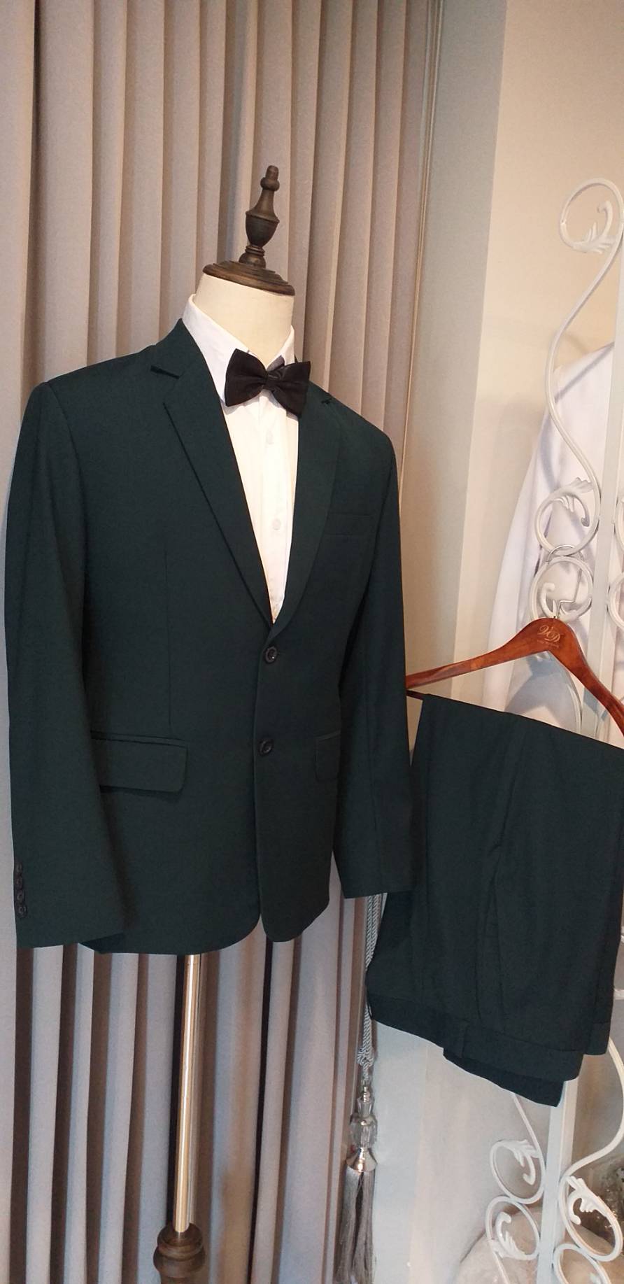 พร้อมเช่า ชุดสูทชาย สีเขียวเข้ม รุ่นใหญ่พลัสไซส์ ไม่มีเสื้อกั๊ก
