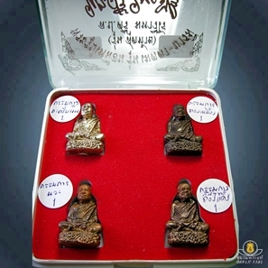 หล่อโบราณหลวงปู่ศรี มหาวีโร (พระราชสังวรอุดม) ฐานภูเขา ชุดกรรมการ4 องค์ หมายเลข1 เลขเดียวกันทั้ง4องค์ ตอก2โค้ด วัดประชาคมวนาราม(วัดป่ากุง)