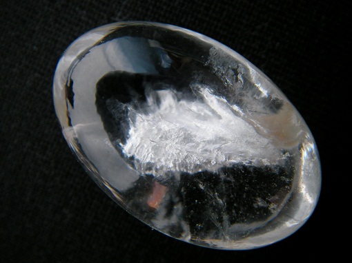 QU0009 แก้วโป่งข่าม แก้วเข้าแก้วโทน แร่เงินพระธาตุลอยกลางเม็ด ขาว-ขาว ใสสวยสะอาด มีรอยรานก้นเนื้อแก้ว ขนาดแก้ว 16.32x25.85x11.26 mm. นน. 33.33 ct