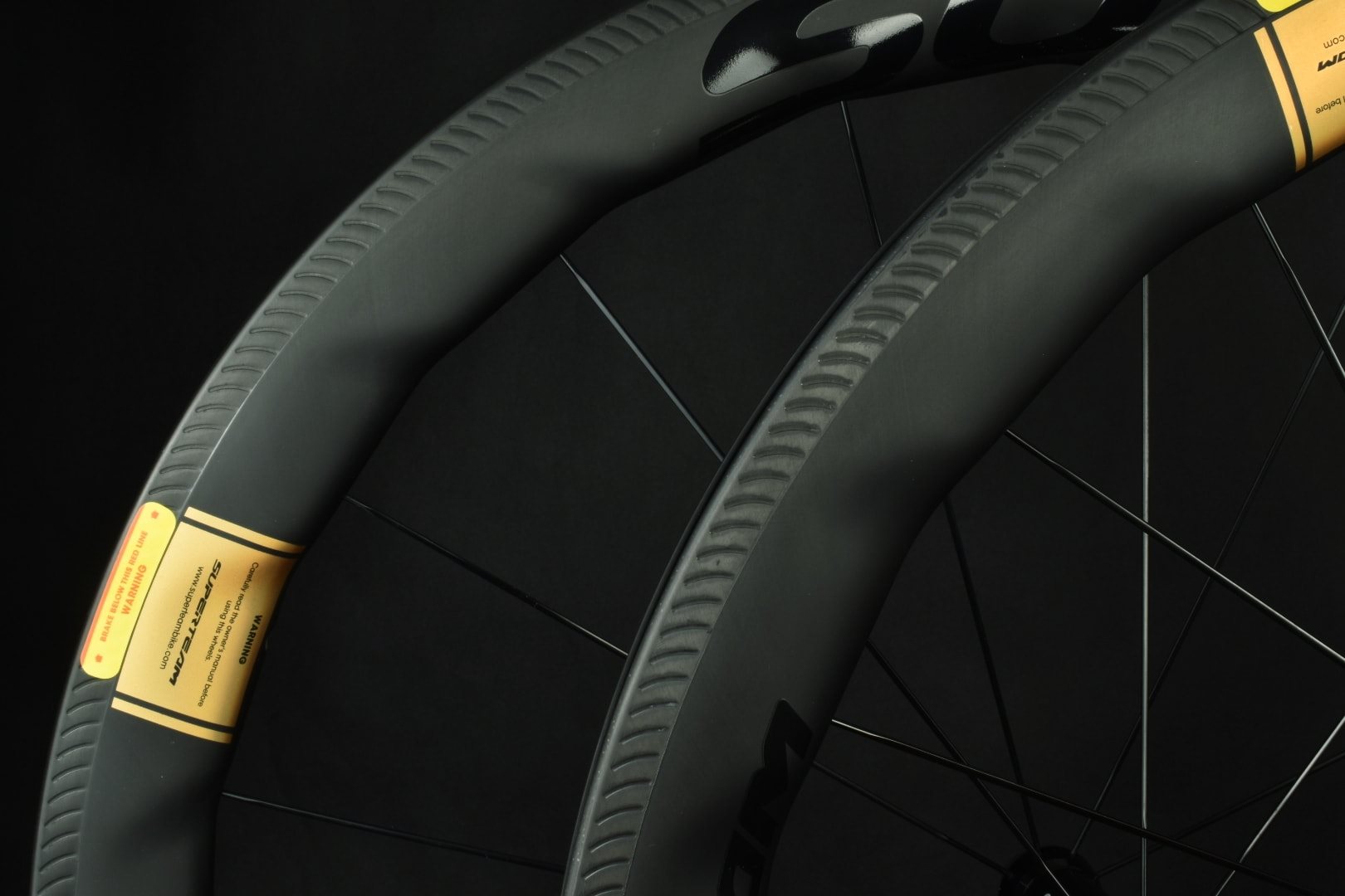 ล้อคาร์บอน SuperTeam Curve Pro 50/50 สุดลื่น ขอบล้อทนควมร้อนถึง 250 องศา ขอบอ้วน กว้าง 25 มม. แบบงัด