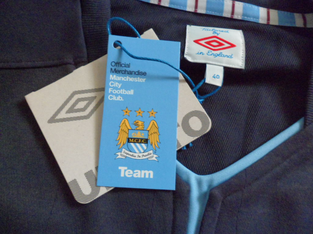 เสื้อฟุตบอล ทีมสโมสรแมนเชสเตอร์ ซิตี้ ชุดพิเศษ FA Cup Winners 2011 Tonal Special Edition ใหม่ M (40)-Size / MANCHESTER CITY Football Shirt Special Kit FA Cup Winners 2011 Tonal Special Edition Jersey NEW M (40)-Size