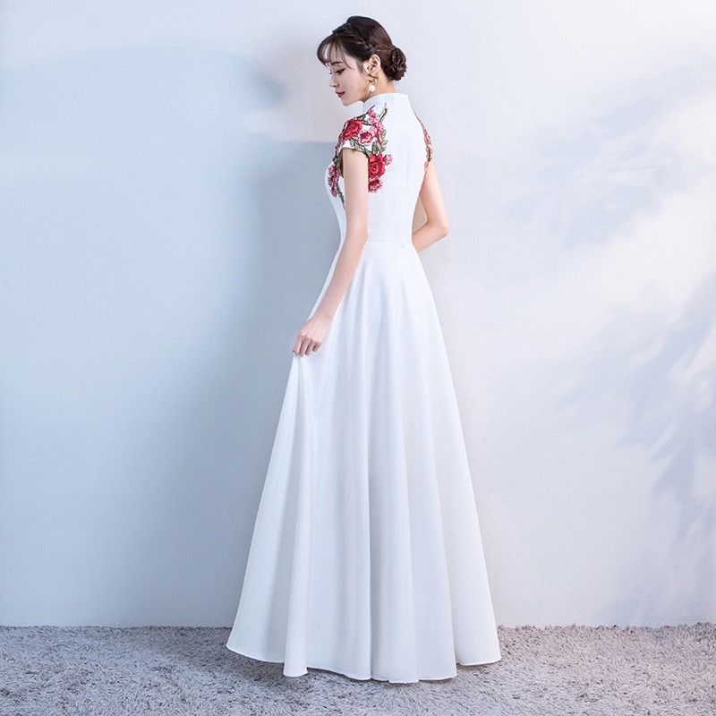 Pre-order กี่เพ้า แขนล้ำ ผ้าไหมจีน สีขาว ทอลายดอกไม้ ตัดเย็บอย่างดี