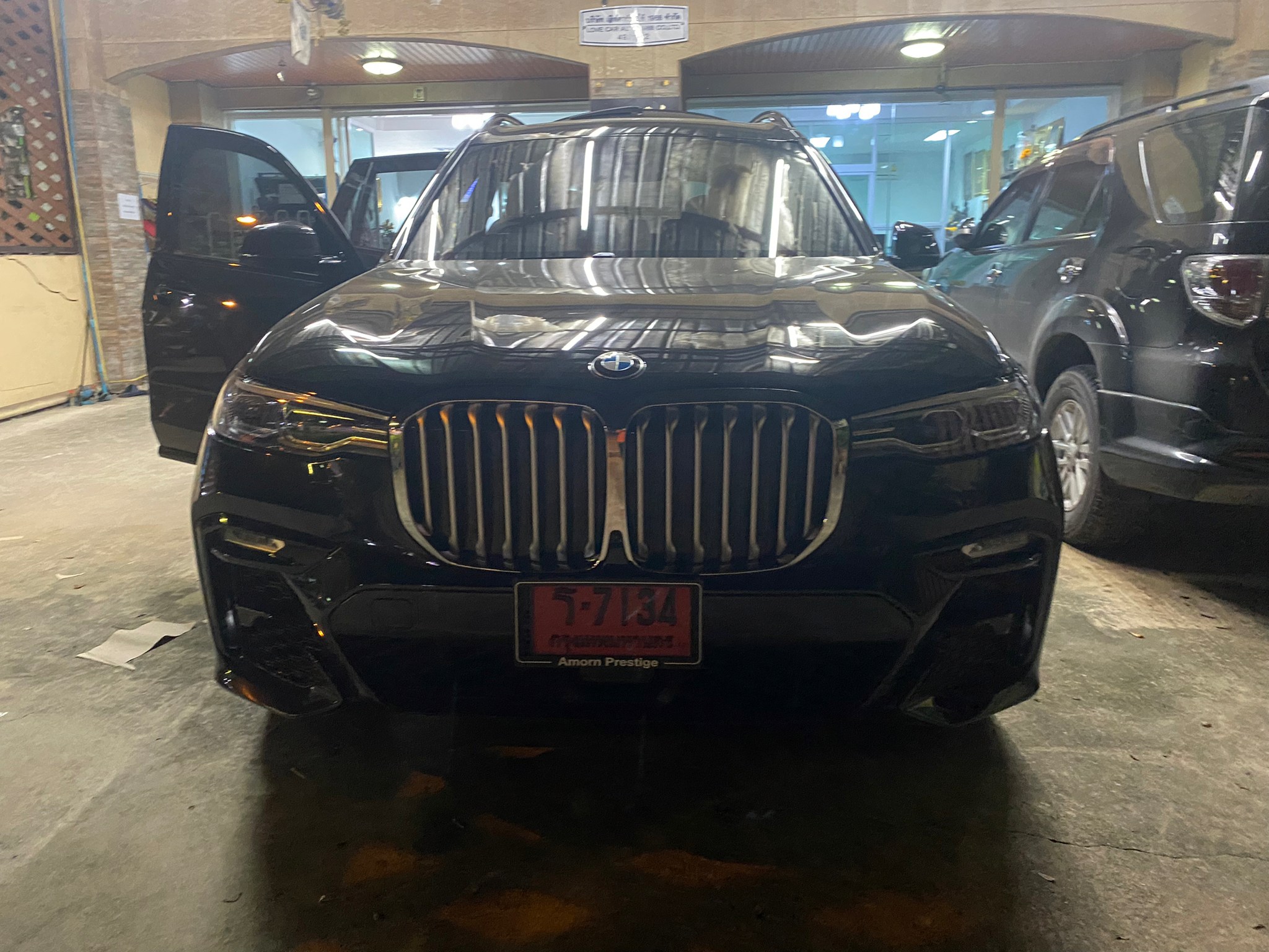 พรมรถยนต์ BMW X7 6 ที่นั่ง ปูพรมหกดี สีกาแฟ เต็มคัน