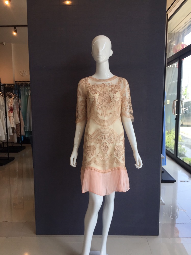 พร้อมส่ง ชุดราตรีสั้น/แขนยาว สี Apricot ลูกไม้ทั้งชุด กระโปรงอัดพลีท (เหลือเฉพาะไซส์ XL)