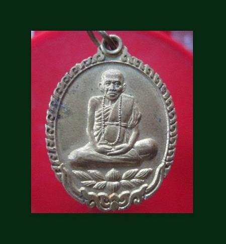 @@เหรียญ รุ่นมหาเศรษฐี หลวงปู่โชติ ธมฺมธโร วัดพระแท่น อ.พิบูลย์รักษ์ จ.อุดรธานี เนื้อทองฝาบาตร @@สภาพสวย