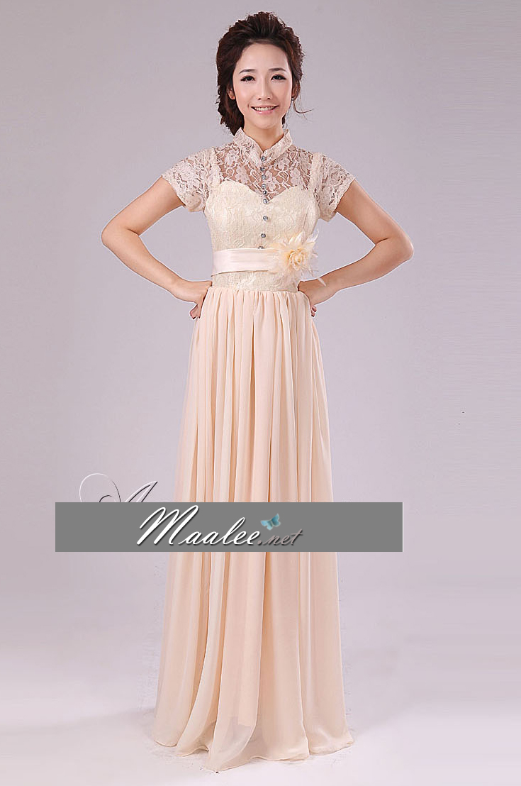 พร้อมเช่า ชุดราตรียาว ลูกไม้หวาน แขนสั้น แต่งเอวดอกไม้ กระโปรงผ้าชีฟอง สีครีม