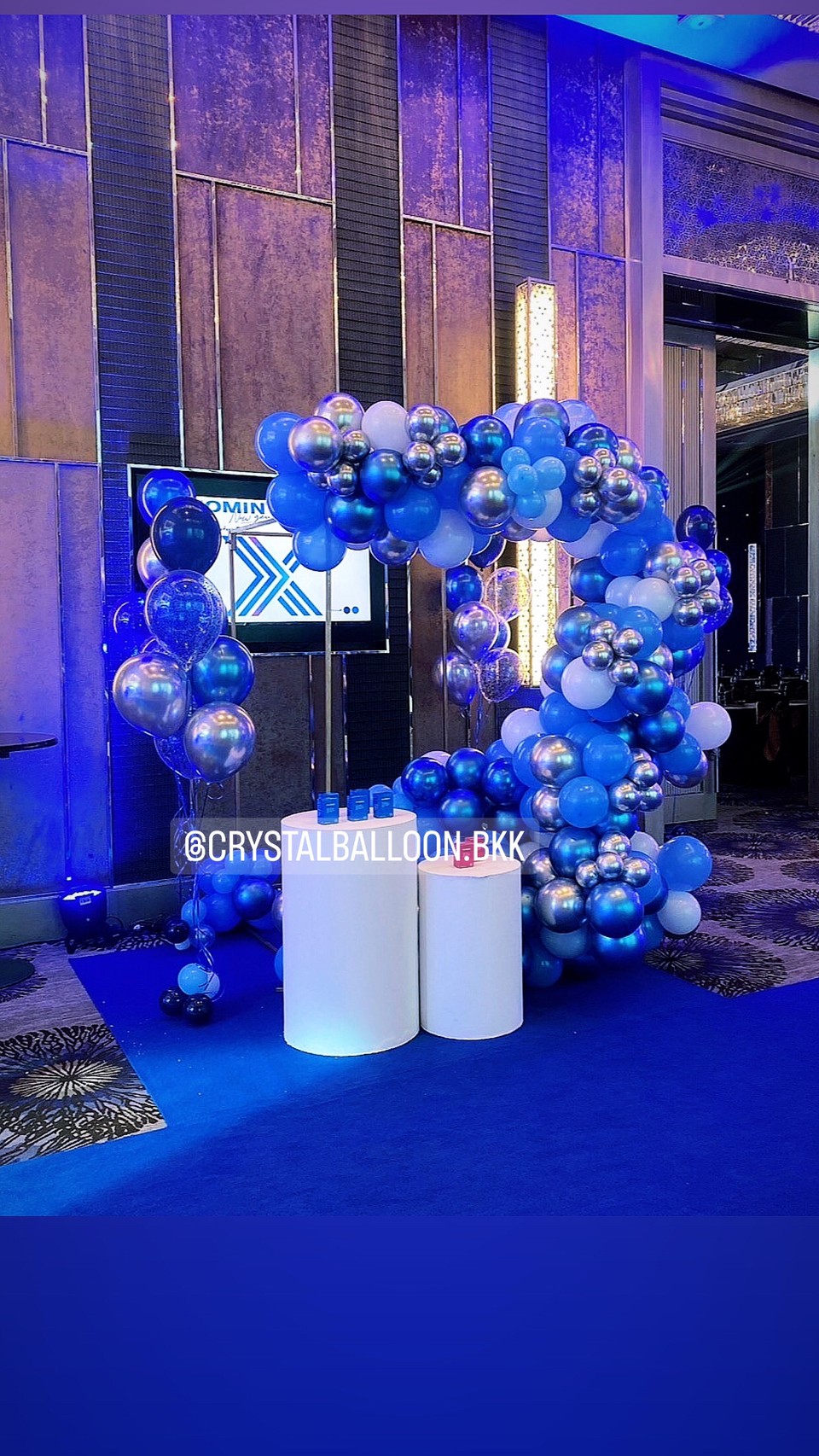 Organic Backdrop Theme น้ำเงิน-เงิน พร้อมตกแต่ง ราคาโทรสอบถาม สามารถเปลี่ยนสีลูกโป่ง/เปลี่ยนฟอยล์ตกแต่งได้