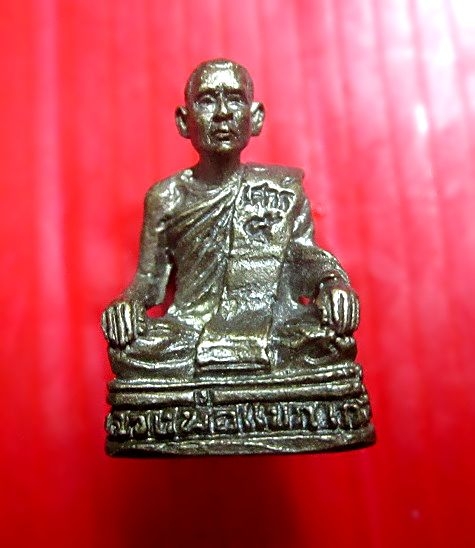 พระรูปหล่อเสาร์ห้า หลวงปู่แขก วัดเขาดิน จ.นครสวรรค์ องค์ที่2