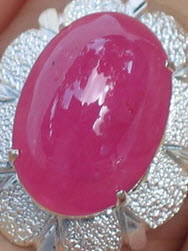 ทับทิมพม่า ทรงกองข้าว หมายถึงความอุดมสมบูรณ์ มีกินตลอดไม่มีขาด สีแดงชมพู ขนาด 10x14.2x7.4 mm. นน.10.25 ct. ราคาโทรถาม