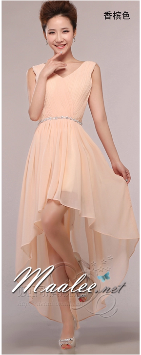 พร้อมเช่า ชุดราตรีสั้น แขนกุด หน้าสั้นหลังยาว สีครีม คาดเอวคริสตัล