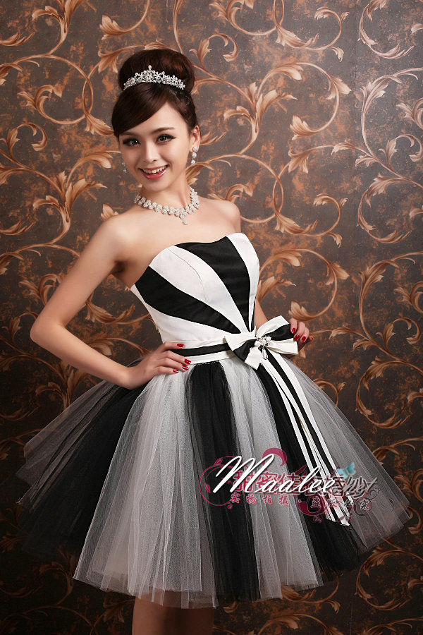 พร้อมส่ง ชุดแฟนซี ชุดราตรีสั้น กระโปรงสุ่ม ลายทางริ้ว เก๋มาก สีดำขาว