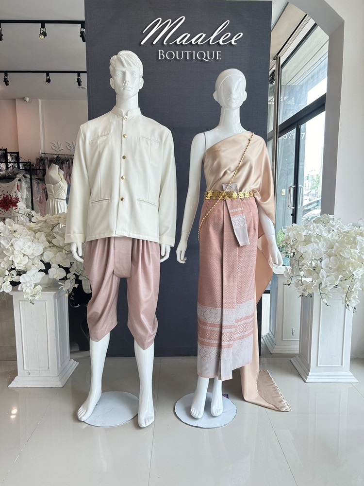 เช่า ชุดไทย ชุดเพื่อนเจ้าสาว ชุดไทยผ้าถุงสีเทาส้มเงิน สไบสีทองแชมเปญ