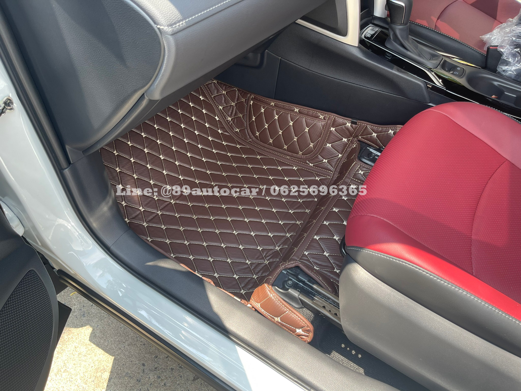 พรมรถยนต์ Toyota Collora Cross Minor Change 2024 ปูพรม6D สีกาแฟด้ายทอง เต็มคัน