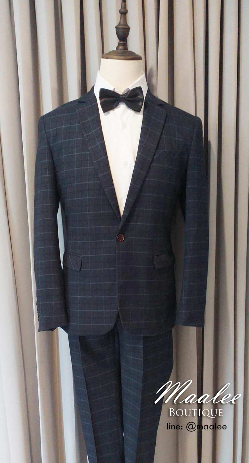 พร้อมเช่า ชุดสูทชาย สีกรมท่า ลายตาราง ทรงเข้ารูป Slim-cut พร้อมเสื้อกั๊ก