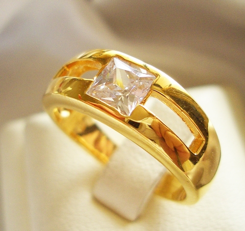 แหวนแบบนี้ ที่ร้านหนุ่มๆ ซื้อเยอะมาก งานดูดีค่ะ รหัส BR033-M