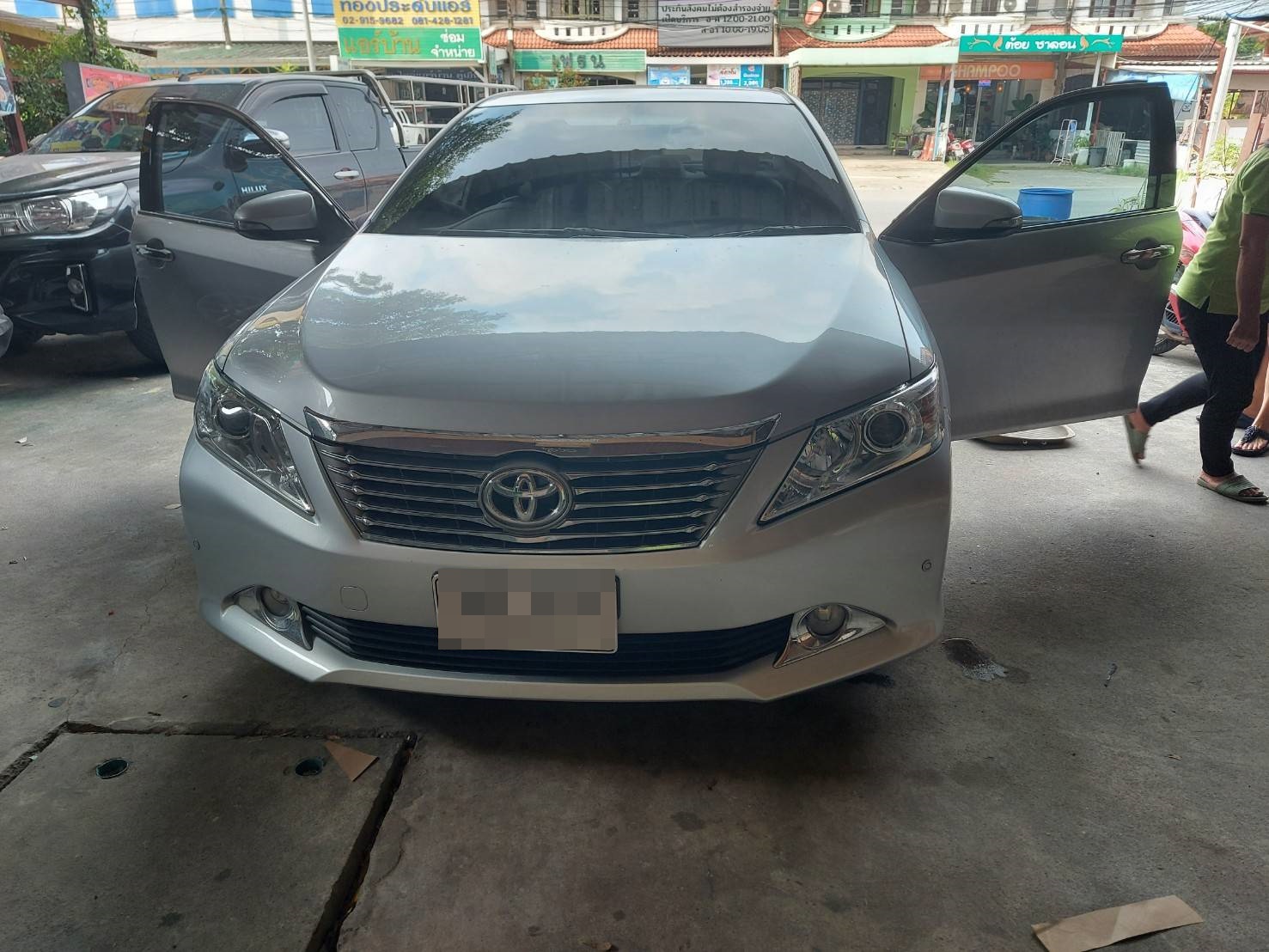 พรมรถยนต์ Toyota Camry 2012-2018 ปูพรม7D สีน้ำตาลเข้ม + พรมดักฝุ่นสีน้ำตาล เข้ารูป