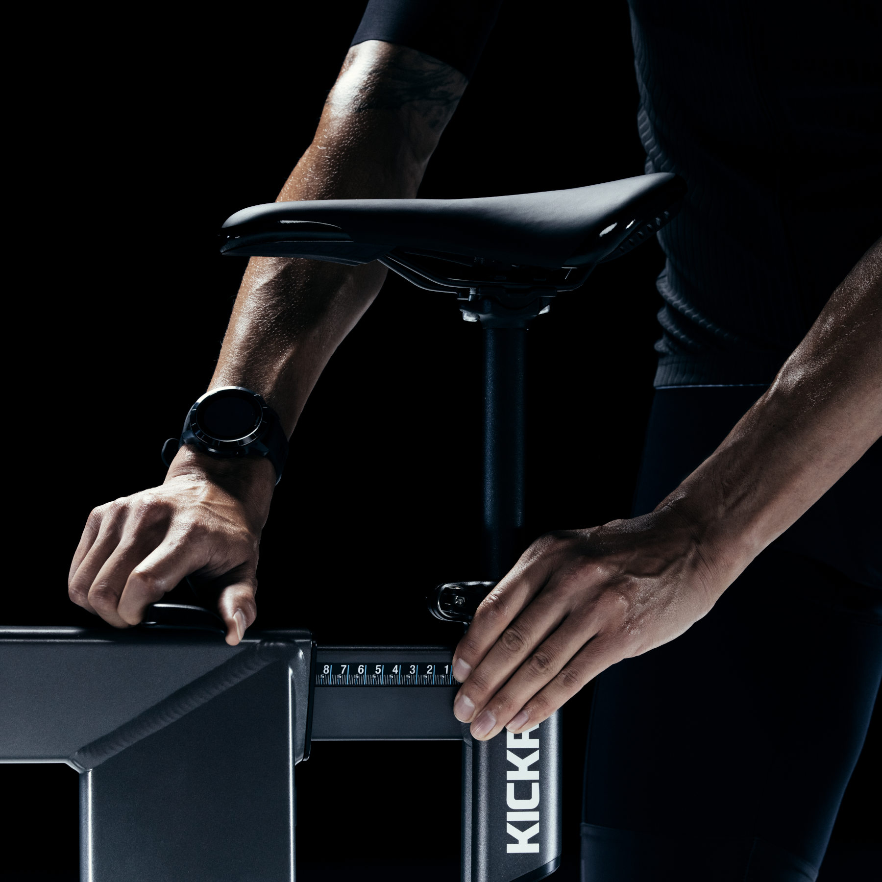 WAHOO KICKR BIKE V2 Wi-Fi | จักรยานเทรนเนอร์อัจฉริยะ จำลองความชันจริง 20% รองรับ Zwift, Rouvy พร้อมฟิตติ้งแม่นยำ