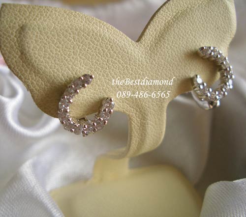 สินค้าหมด BE313RD+++ต่างหูเพชร รูปตัวC+++เก๋สุดๆ เรียบๆดูทันสมัย รูปแบบน่ารักๆ คล้ายๆตัว Cใส่ติดหู ได้เลย ไม่เวอร์ค่ะ แต่ดูดีมีระดับ