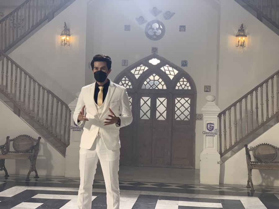 พร้อมเช่า ชุดสูทชาย สีขาว งานเนียบ (พร้อมเสื้อกั๊ก)