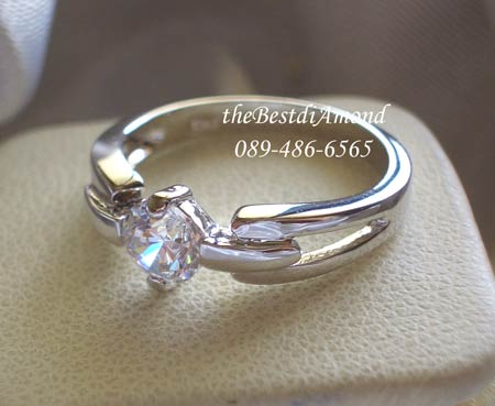 แหวนเพชรเม็ดเดี่ยว ขนาดเพชร 30 ตัง น่ารัก เพชรไม่ใหญ่ค่ะ งานทองขาว 24 K หนา 5ไมครอน รหัส BR051RD