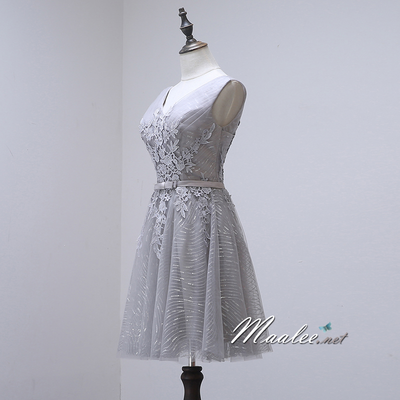 พร้อมเช่า ชุดราตรีสั้น แขนกุด สีเทา แต่งลายลูกไม้ ผ้าตาข่าย ข้างในปักเลื่อมสวย