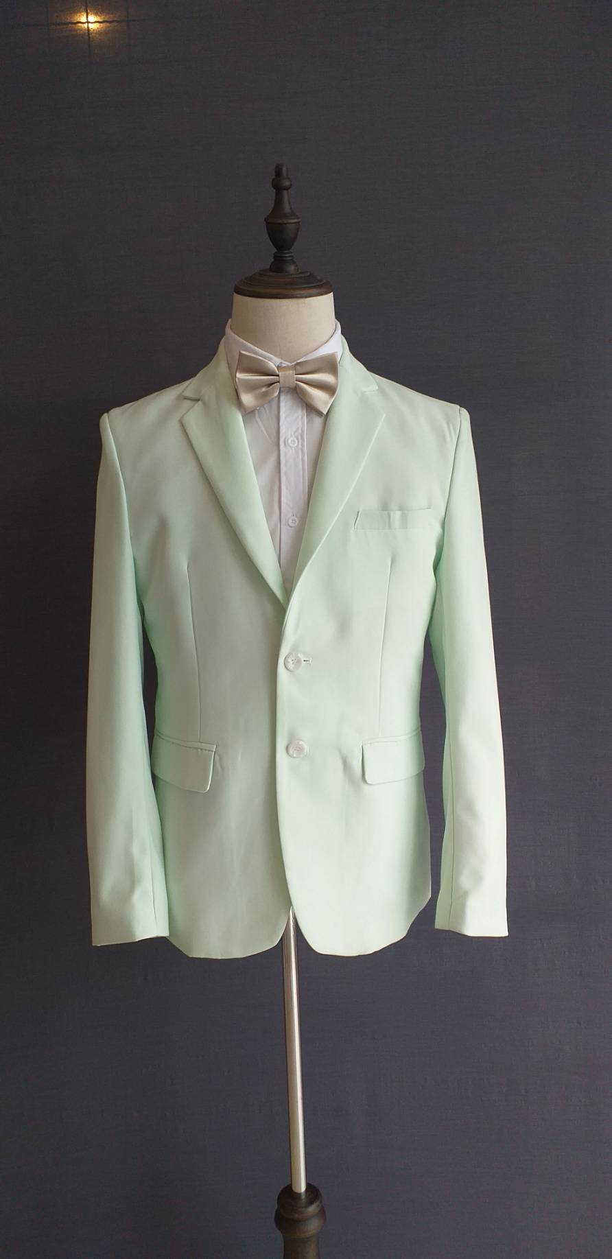 พร้อมเช่า ชุดสูทชาย สีเขียวมินท์ พาสเทล