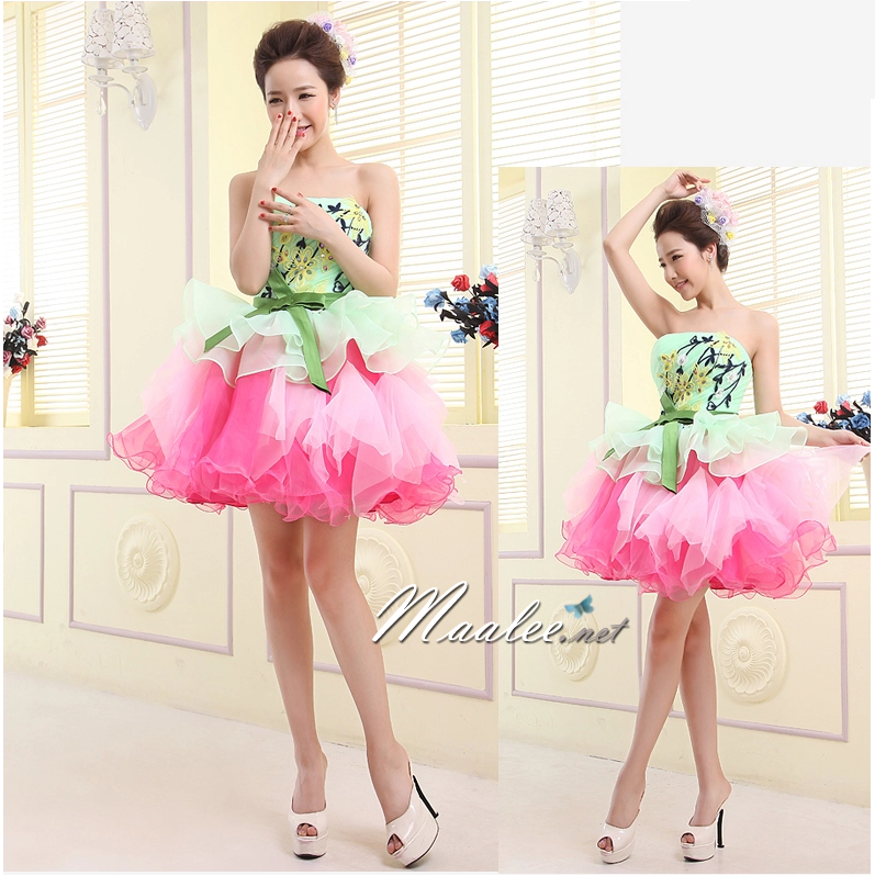 พร้อมเช่า ชุดแฟนซี ชุดราตรีสั้น เกาะอก สีเขียว กระโปรงระบายสีชมพูหวาน อกจับจีบแต่งลายสวย