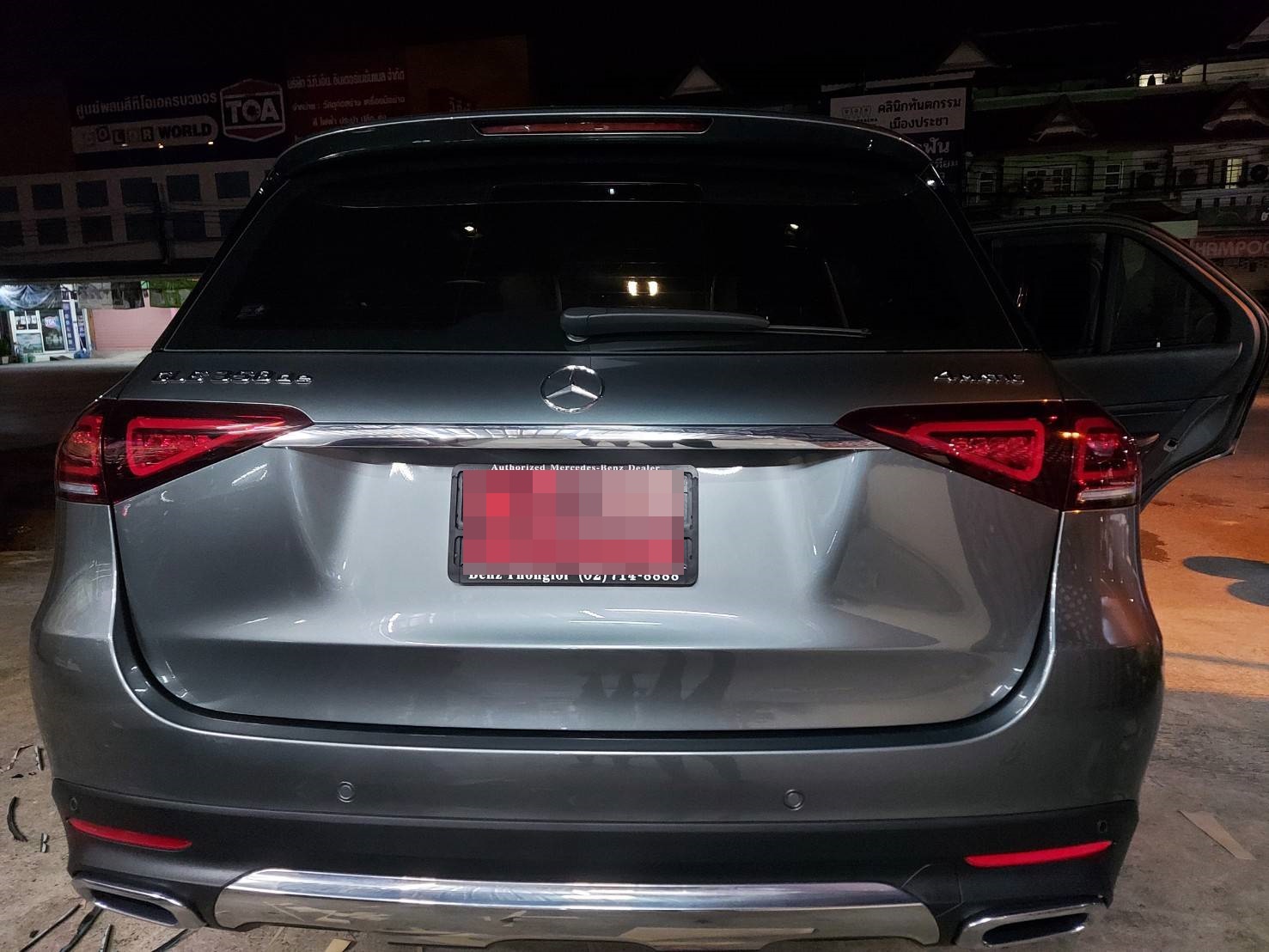 สั่งตัดพรมรถยนต์ Benz GLE350 de ปูพรม6D สีดำด้ายทอง เต็มคัน