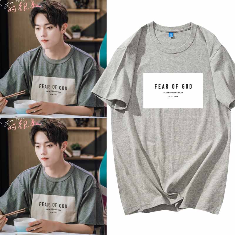 เสื้อยืด (T-Shirt) Fear of god สีเทา แบบ สวี่ข่าย ในซีรี่ย์ รักยิ้มของเธอ